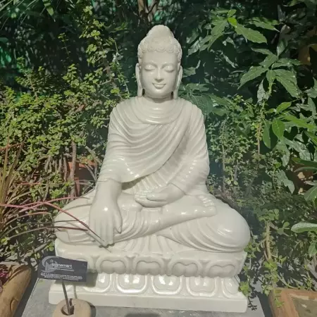 Dispel Fear of All Types by Bringing Home Buddha Statue in His Great Abhaya  mudra Form